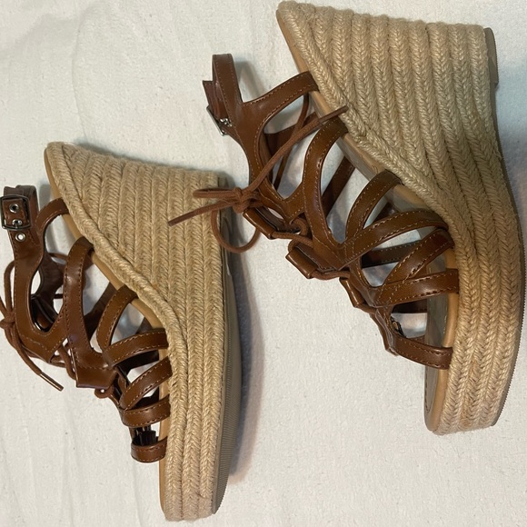 Brown wedges✨ - Picture 9 of 9